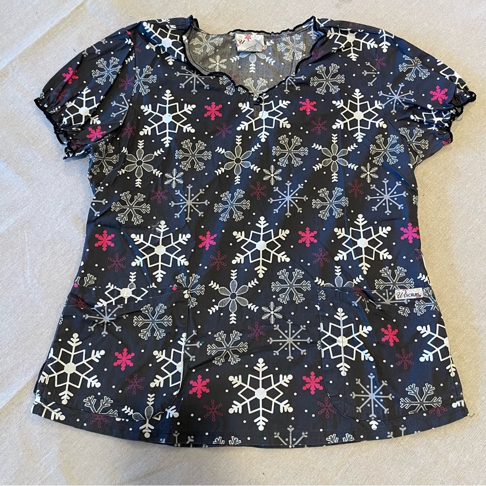 Uniform Advantage Black and Pink Snowflake Woman’s Scrub Top L
